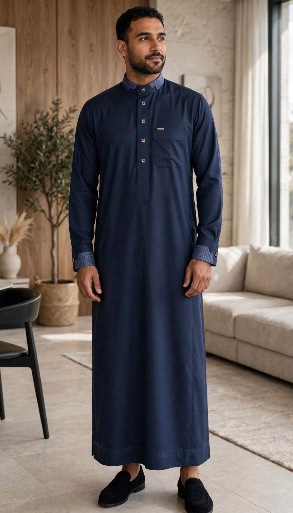 Qamis Al Haramain bleu marine - vue rapprochée